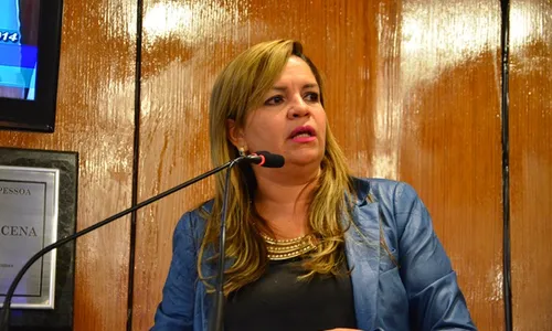 
                                        
                                            Raíssa Lacerda canta e 'conta as horas' para a posse de Manoel Júnior na prefeitura
                                        
                                        