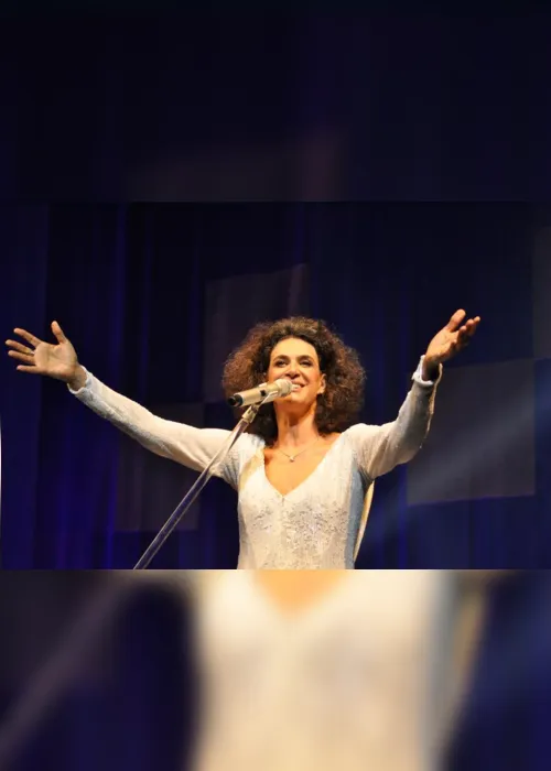 
                                        
                                            Simone se apresenta em show natalino no Busto de Tamandaré
                                        
                                        