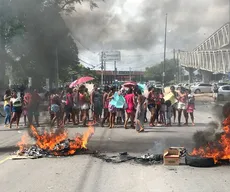 Manifestantes protestam em frente ao CAM de JP para cobrar moradia