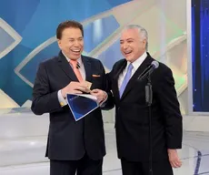 Imagem de Temer dando R$ 50 a Sílvio Santos é um escárnio