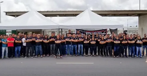 
				
					Policiais da Paraíba fazem protesto no Busto de Tamandaré
				
				