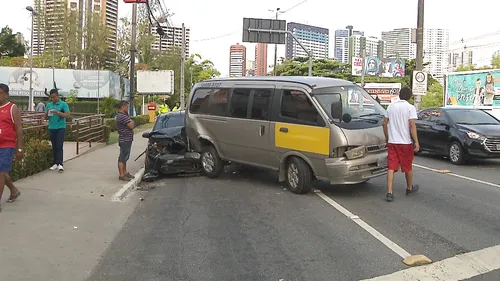 
				
					Dois ficam feridos em acidente na avenida Epitácio Pessoa, na capital
				
				