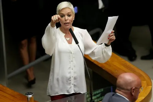 
				
					Justiça Federal suspende posse de Cristiane Brasil no Ministério do Trabalho
				
				