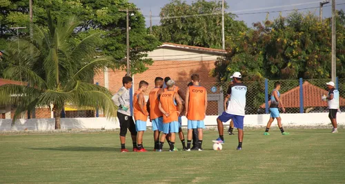 
				
					CSP confirma saída de atletas e anuncia pacotão de jogadores para fechar elenco
				
				