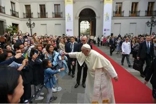 
				
					Papa pede perdão pelos casos de pedofilia envolvendo padres no Chile
				
				