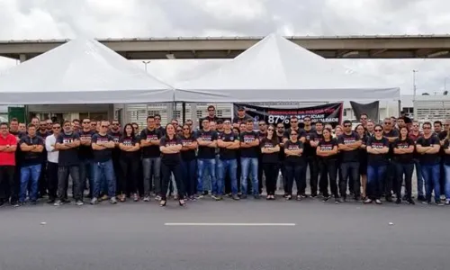 
                                        
                                            Policiais da Paraíba fazem protesto no Busto de Tamandaré
                                        
                                        