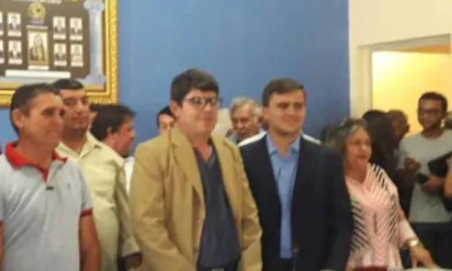 
				
					Novo prefeito exonera comissionados e decreta estado de emergência em Lagoa
				
				