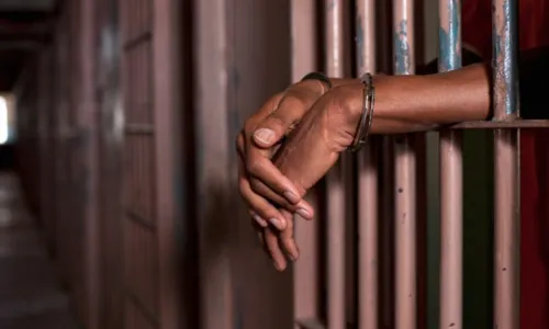 
                                        
                                            Homem suspeito de estuprar sobrinho de cinco anos é preso no Agreste da PB
                                        
                                        