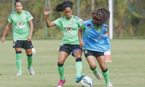 
                                        
                                            Jogadora da seleção sub-20 em 2016 larga futebol e vira caixa
                                        
                                        