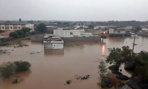 
                                        
                                            Chuvas estouram açude, inundam casas e deixam bairro debaixo de água em Itaporanga
                                        
                                        