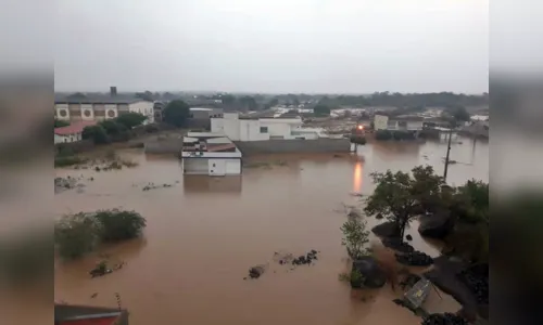 
				
					Chuvas estouram açude, inundam casas e deixam bairro debaixo de água em Itaporanga
				
				
