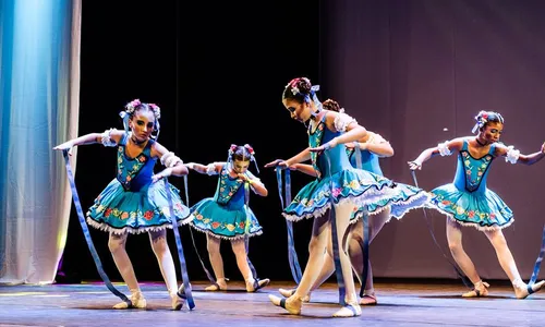 
                                        
                                            Dia Internacional da Dança tem aula pública no Teatro Santa Roza
                                        
                                        