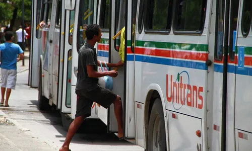 
                                            Ônibus e trens em João Pessoa circulam com frota reduzida a partir desta quinta
                                        
                                        