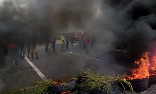 
                                        
                                            Após quatro horas de interdição, MST libera rodovias interditadas
                                        
                                        