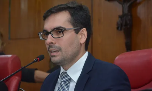 
                                        
                                            Lucas de Brito avalia se filia ao MDB de Maranhão para garantir candidatura à ALPB
                                        
                                        