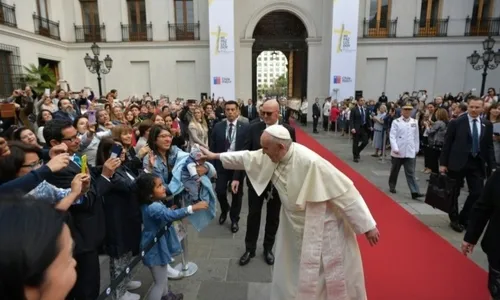 
                                        
                                            Papa pede perdão pelos casos de pedofilia envolvendo padres no Chile
                                        
                                        