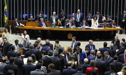 
                                        
                                            Câmara aprova decreto de intervenção no RJ; senadores votam medida nesta terça
                                        
                                        