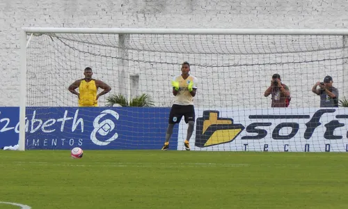 
                                        
                                            'A arbitragem acaba ajudando', reclama goleiro do CSP
                                        
                                        