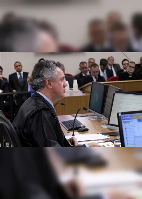 
                                        
                                            Relator mantém condenação de Lula por corrupção e lavagem de dinheiro; acompanhe ao vivo
                                        
                                        