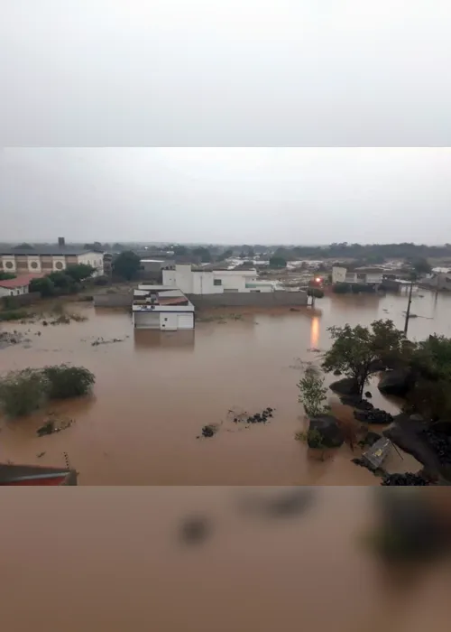 
                                        
                                            Chuvas estouram açude, inundam casas e deixam bairro debaixo de água em Itaporanga
                                        
                                        