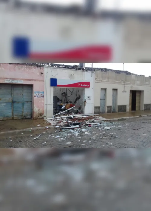 
                                        
                                            Bandidos atacam agências bancárias no Sertão e no Cariri da Paraíba
                                        
                                        