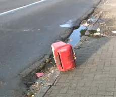 Ônibus e lixeiras são depredados por foliões do bloco Virgens de Tambaú