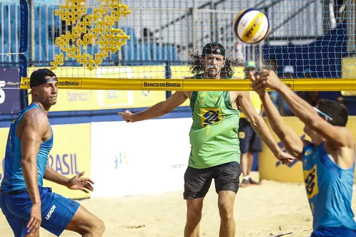 
				
					Paraibanos largam bem e se classificam para oitavas de final no torneio masculino
				
				