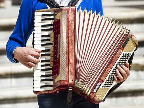 
				
					Núcleo de Artes de Monteiro inscreve para cursos de teclado, violão e sanfona
				
				