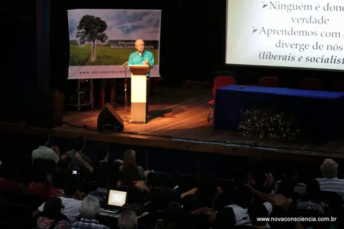 
				
					Encontro da Nova Consciência começa com palestra sobre globalização
				
				