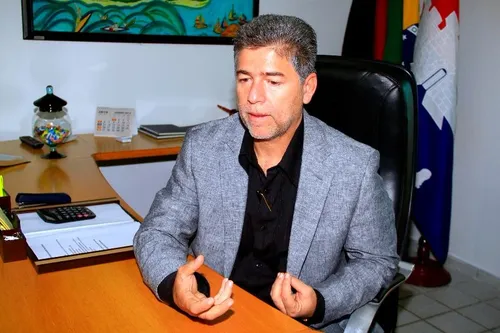 
				
					TCE reprova contas de Leto Viana e impõe multa de R$ 3,3 mi a ex-prefeito de Cabedelo
				
				