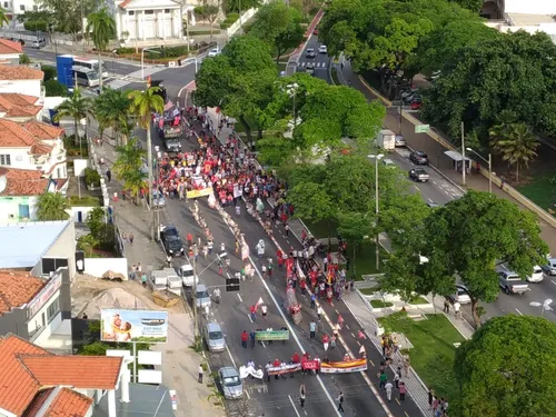 
				
					Protesto interdita avenidas no Centro de João Pessoa
				
				