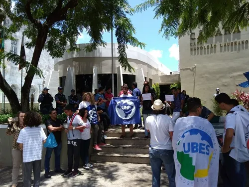 
				
					Estudantes realizam protesto contra aumento da passagem em João Pessoa
				
				