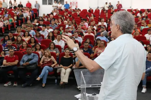 
				
					Governador cria Programa de Educação Integral através de Medida Provisória
				
				