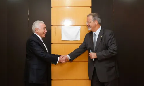 
				
					Temer anuncia Jungmann no ministério da Segurança e general assume Defesa
				
				