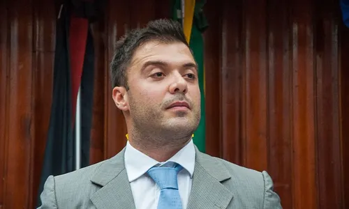 
                                        
                                            Deputado estadual Caio Roberto exagera na "malhação" e rompe tendão do peitoral; veja as fotos
                                        
                                        