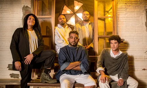 
                                        
                                            Cordel do Fogo Encantado confirma volta e lançamento de novo disco
                                        
                                        