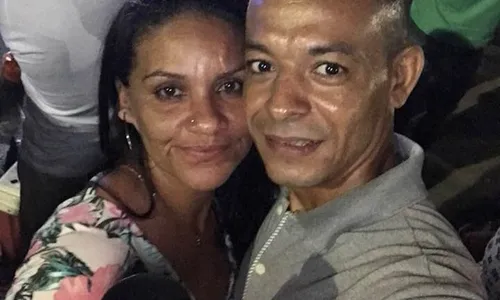 
                                        
                                            Mulher é assassinada em Santa Rita pelo marido com quase 30 facadas
                                        
                                        