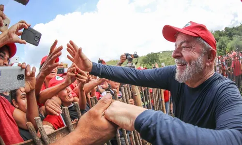 
                                        
                                            Lula admite receber propostas de namoro, mas que seu foco é na campanha
                                        
                                        