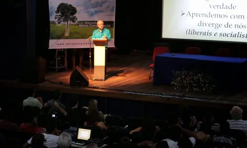 
                                        
                                            Encontro da Nova Consciência começa com palestra sobre globalização
                                        
                                        