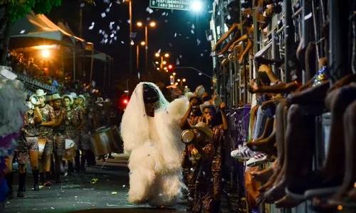 
                                        
                                            Desfile de Ala Ursas encerra Carnaval Tradição
                                        
                                        