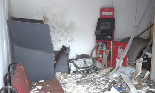 
				
					Caixa eletrônico é alvo de explosão no Cajá
				
				