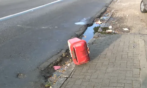 
                                        
                                            Ônibus e lixeiras são depredados por foliões do bloco Virgens de Tambaú
                                        
                                        