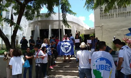 
                                        
                                            Estudantes realizam protesto contra aumento da passagem em João Pessoa
                                        
                                        