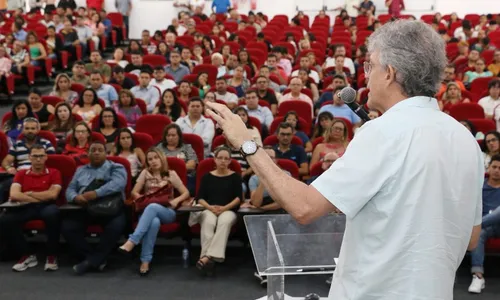 
                                        
                                            Governador cria Programa de Educação Integral através de Medida Provisória
                                        
                                        