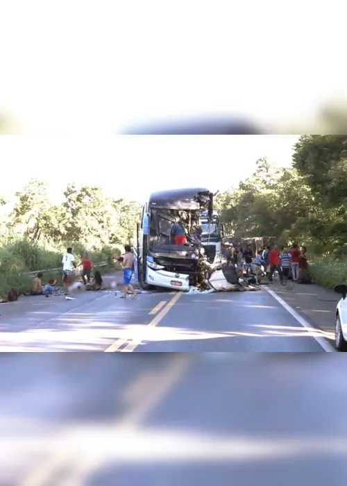 
                                        
                                            Sobe para oito o número de mortos em acidente envolvendo ônibus que saiu de Cajazeiras
                                        
                                        