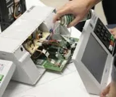 Justiça Eleitoral realiza simulado para testar hardware da urna eletrônica
