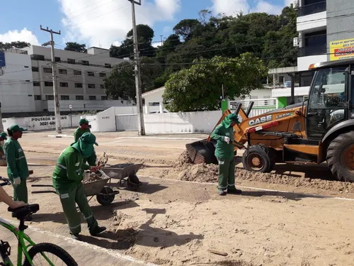 
				
					Emlur recolhe 60 toneladas de resíduos sólidos da orla de João Pessoa após ressaca do mar
				
				