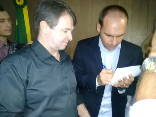 
				
					Eduardo Bolsonaro diz que Marielle não morreu por ser mulher e negra
				
				