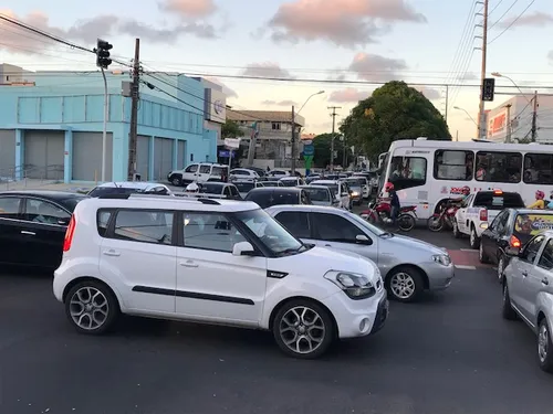 
				
					Apagão: energia é gradualmente restabelecida em cidades da Paraíba
				
				