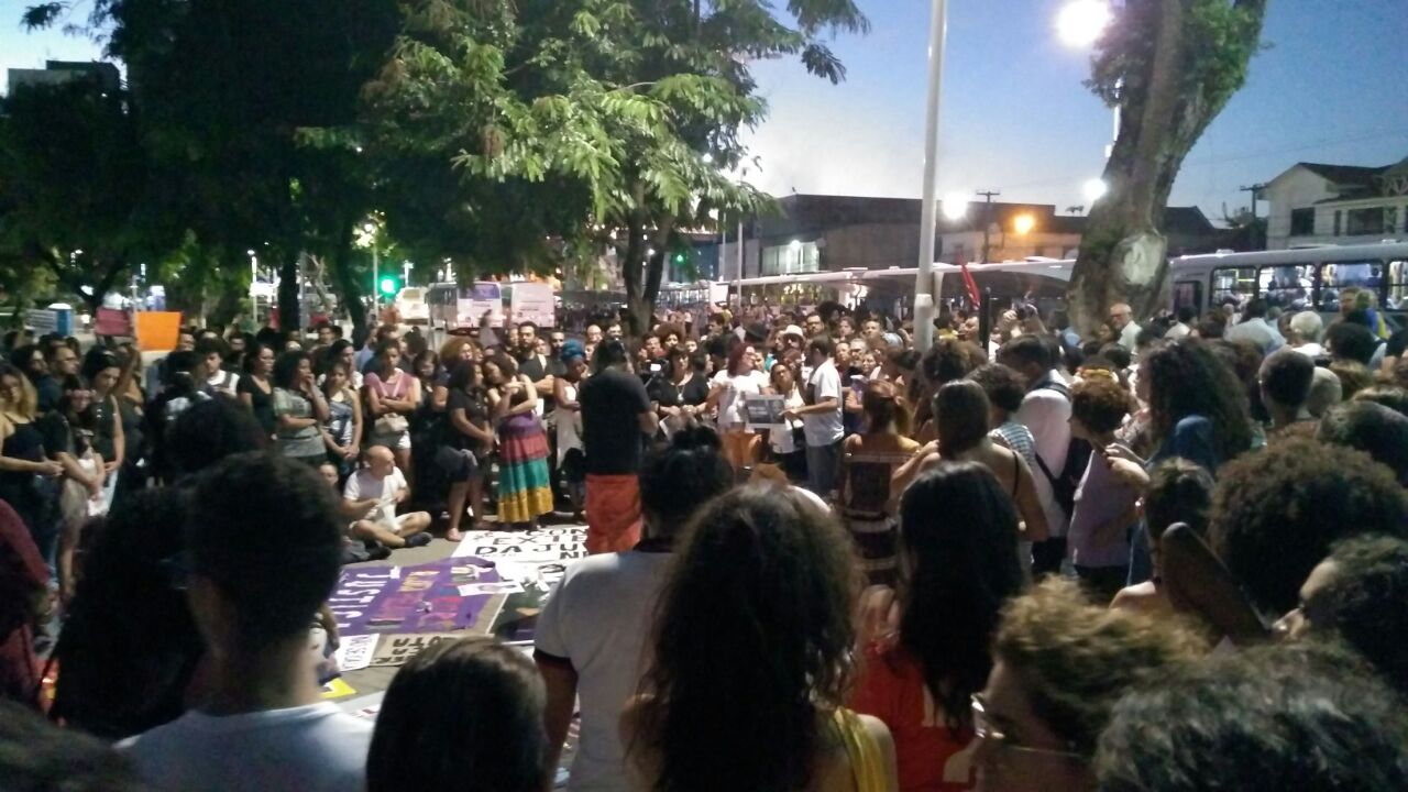 
				
					Ato em João Pessoa faz homenagem a Marielle Franco
				
				